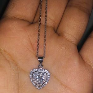 A silver 925 necklace